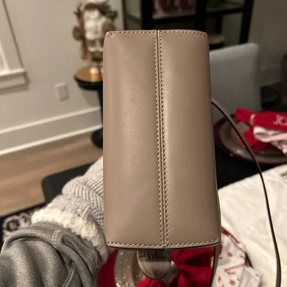 By The Way Mini
Small Boston bag in dove gray leather - Picture 3 of 4